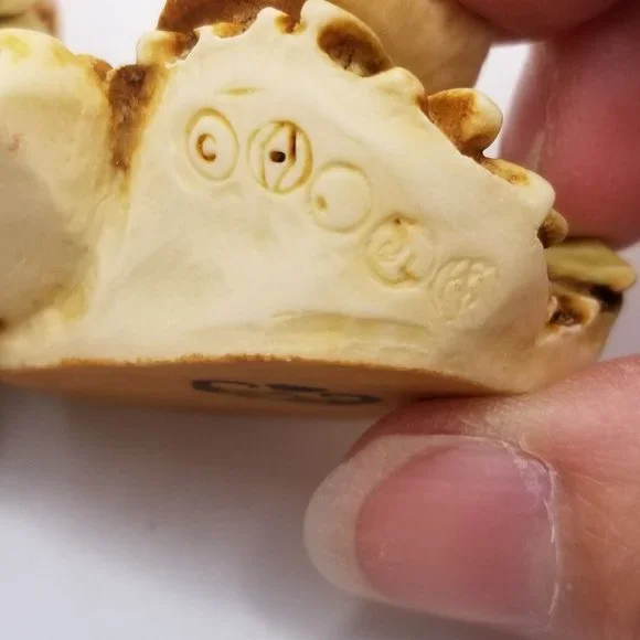 Harmony Kingdom Sweet As A Summer Kiss Strawberries Strawberry Figurine England - Picture 10 of 12